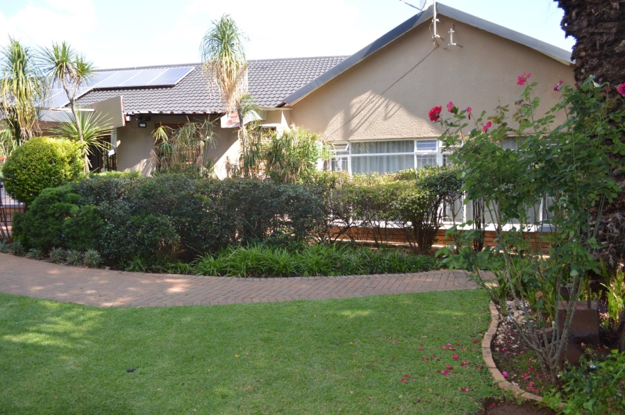 8 Bedroom Property for Sale in Flamwood North West